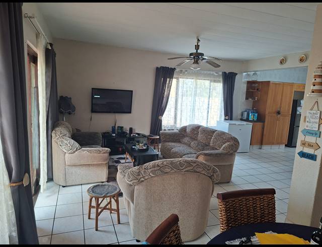 3 BEDROOM DUPLEX FOR SALE IN UVONGO BEACH
